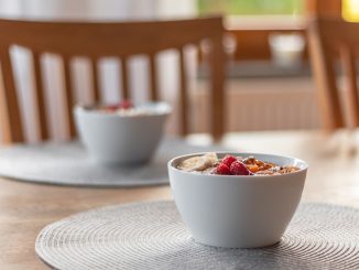 fruktiga och matiga smoothies med havre och yoghurt illustration