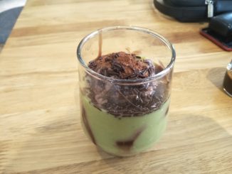 Hälsosamma smoothies med gröna bladgrönsaker illustration