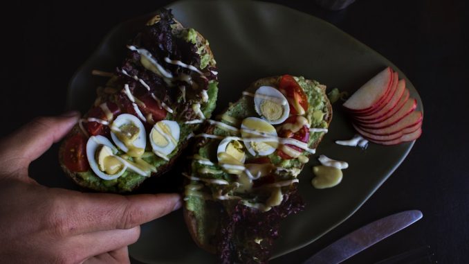nyttiga frukostalternativ med avokado och ägg illustration