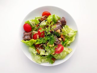 snabb och nyttig lunch med quinoa och grönsaker illustration